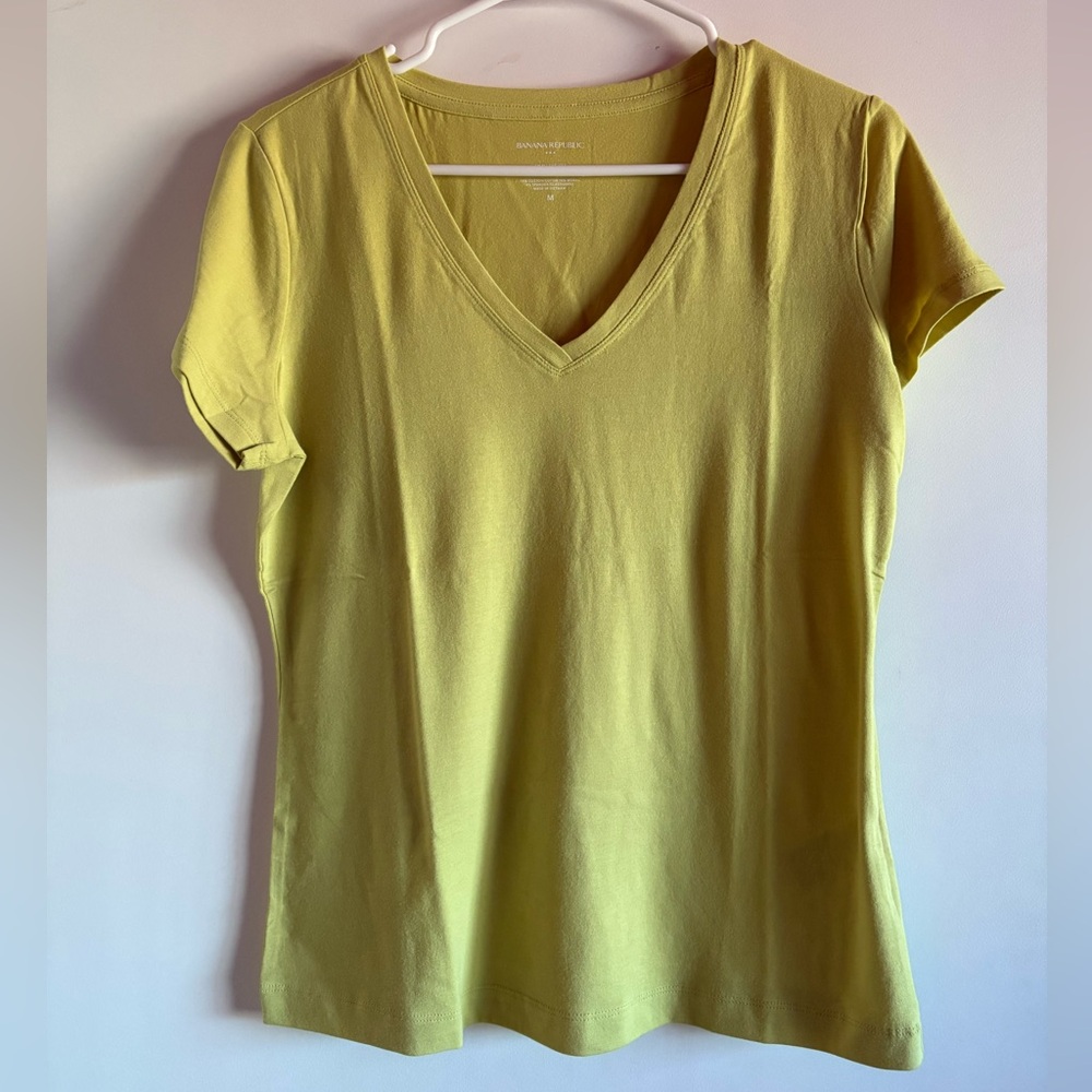 NEW W/O Tags Banana Republic TIMELESS V-NECK T-SHIRT